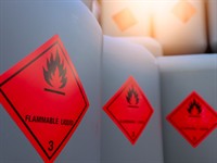 Shutterstock_2068055084_flammable _viegli uzliesmojošs.jpg