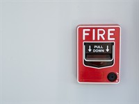 Shutterstock_2459958821_emergency fire exit sign_avārījas izejas zīme.jpg
