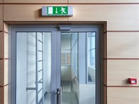 Shutterstock_2118845885_emergency exit_avārijas izeja.jpg