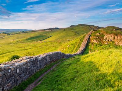 Shutterstock_1120282244_Hadrian's wall_Adriana valnis.jpg